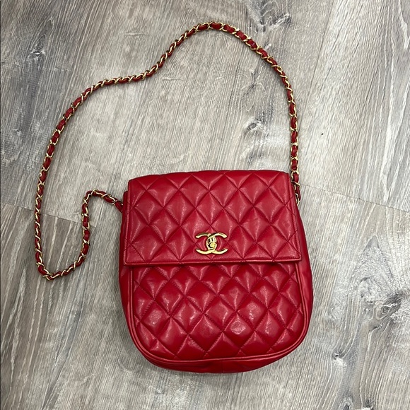 Chanel Red Quilted Crossbody Bag with Gold Chain - Picture 1 of 1
